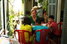 retired da nang teacher tutors local children in english for free