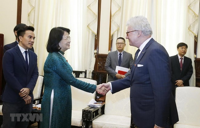 Vice President meets Australian Governor of Queensland