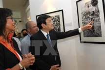 State President visits AP’s first war photo exhibition