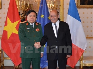 Vietnam, France step up defence ties