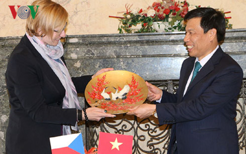 simplifying visa procedures to boost vietnam czech tourism connection