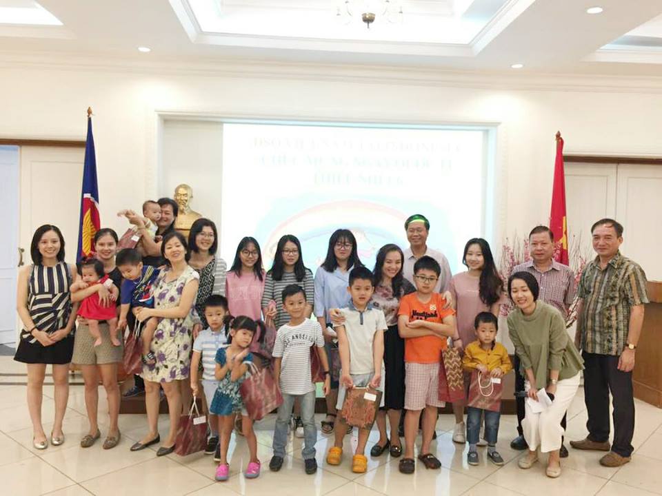 international childrens day for vietnamese children celebrated in mexico indonesia