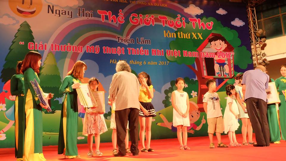 Paintings of Vietnamese Children’ Fine Arts Awards 2017 on display