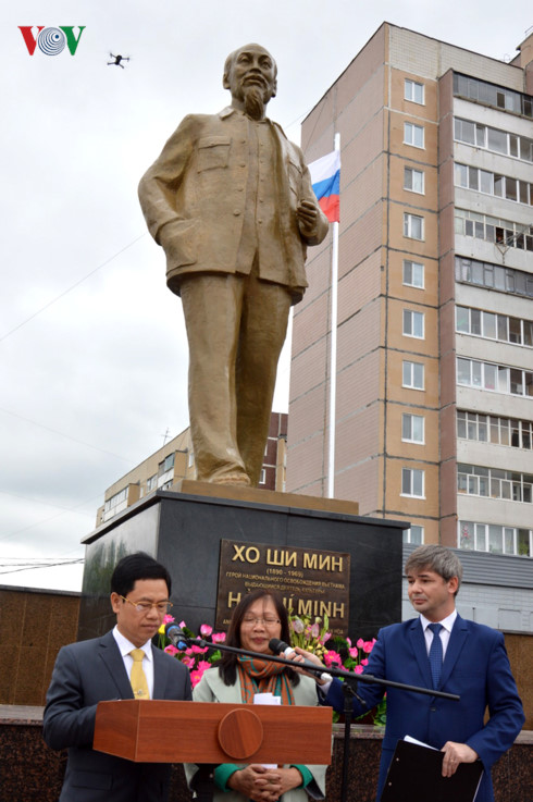 Uncle Ho’s statue inaugurates in Lenin’s hometown