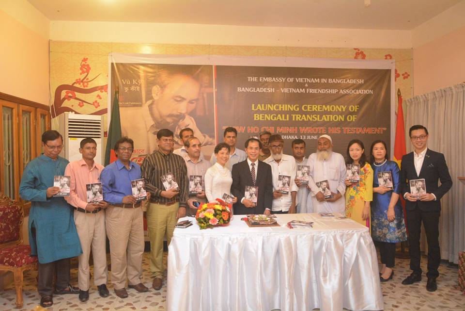 Book on President Ho Chi Minh’s testaments launched in Bangladesh