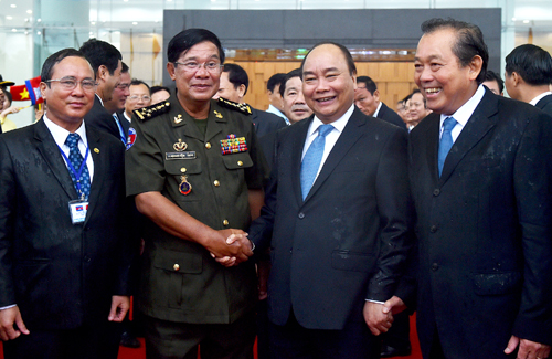 PM Phuc welcomes Cambodian PM Hun Sen to revisit Vietnam
