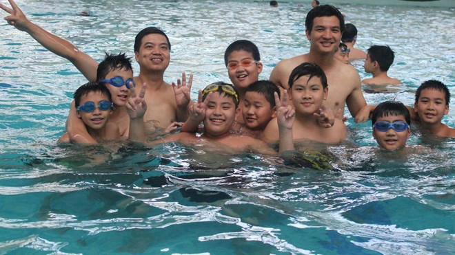 Swimming to become compulsory at school? Education Ministry says yes, parents no