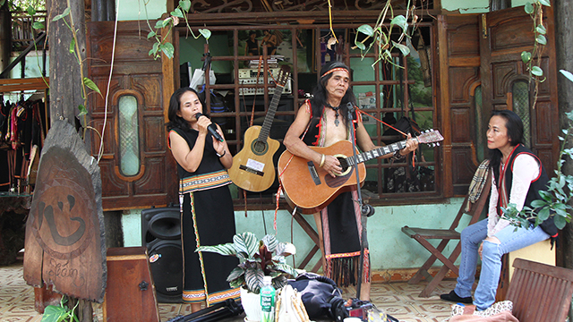 ethnic artisan preserves ba na gong soul in ngoc bay