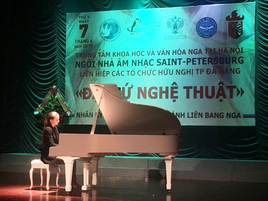 ambassador of art concert in da nang shines the light of vietnam russia friendship