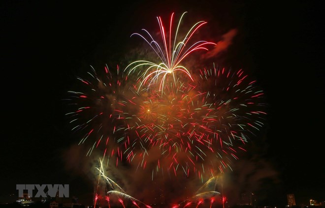 Vietnam, Russia teams open Da Nang International Fireworks Festival