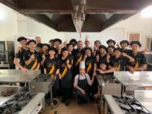 vietnamese australian man starts cooking school for street kids in vietnam