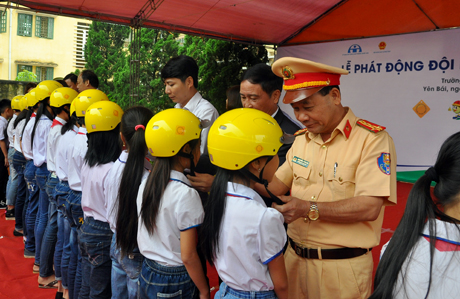 3.000 helmets presented to Yen Bai’s children