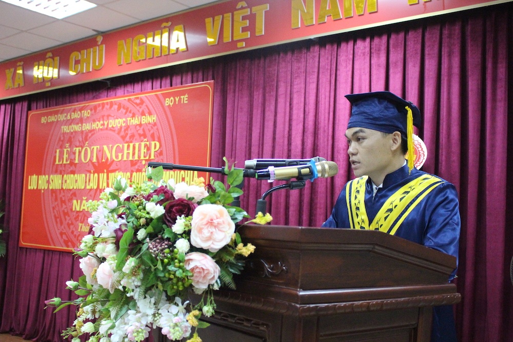 44 Laotian and Cambodian doctors graduate from Vietnam training program
