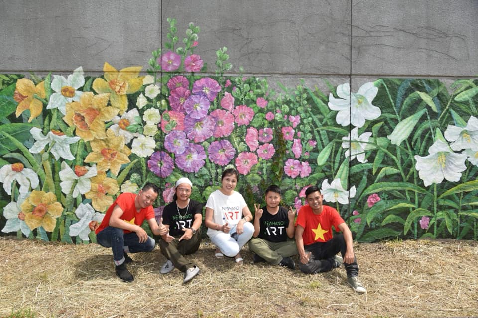 Vietnamese artists decorate dyke wall along Seine river bank