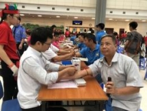 expats in hanoi donate blood amid covid 19 vietnam needs you now