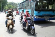 vietnamese people strunggling with record scorching