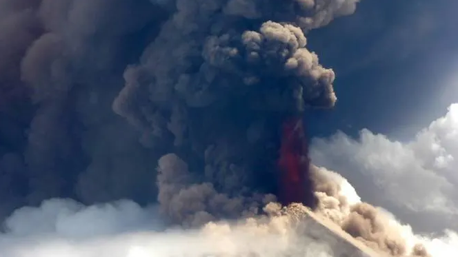 Volcano erupts in Papua New Guinea, army deployed