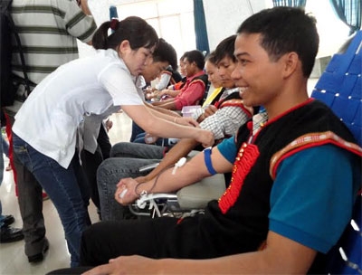 central highlands residents donate nearly 1300 units of blood in trans national blood donation campaign