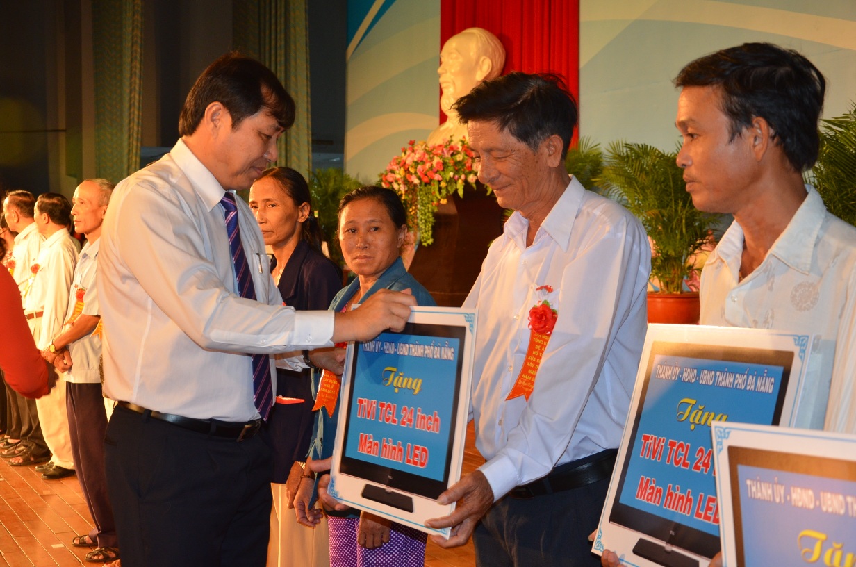 da nang provides housing support for nearly 1200 beneficiaries families