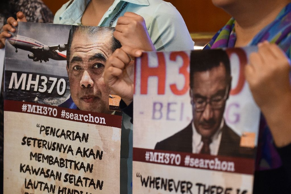 MH370 hopes 'fading', search suspension looms