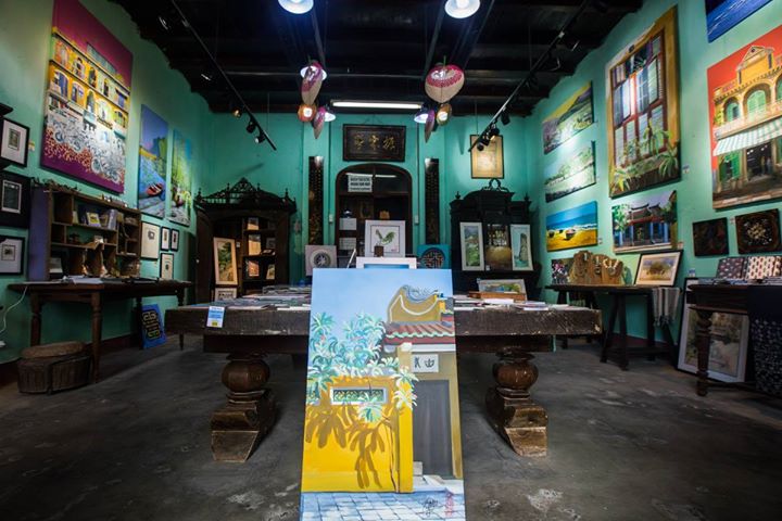 British painter fights ‘fake art’ with Hoi An gallery