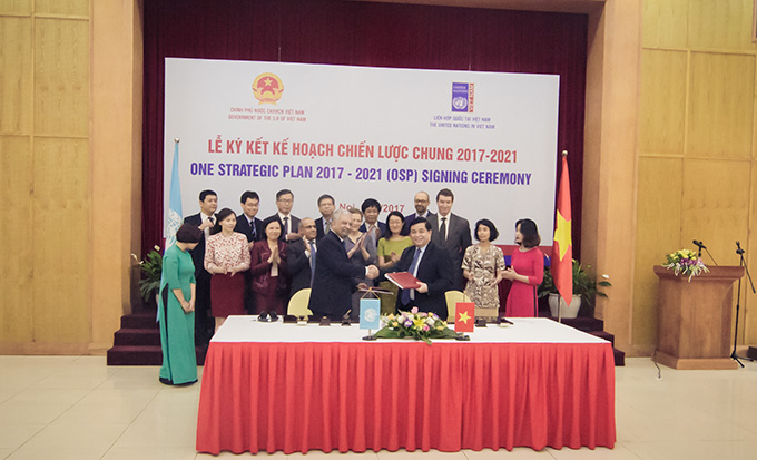 Vietnam, United Nations sign one strategic plan for 2017-2021