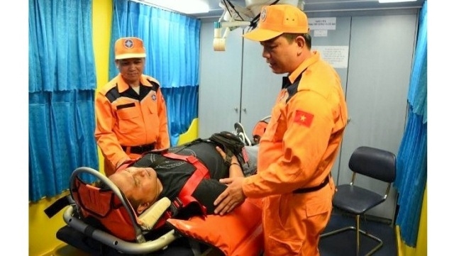 Unconscious Indonesian boatman rescued on Vietnam’s waters