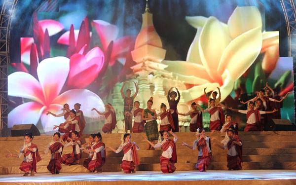 Vietnam, Laos cross-border cultural exchange kicks off