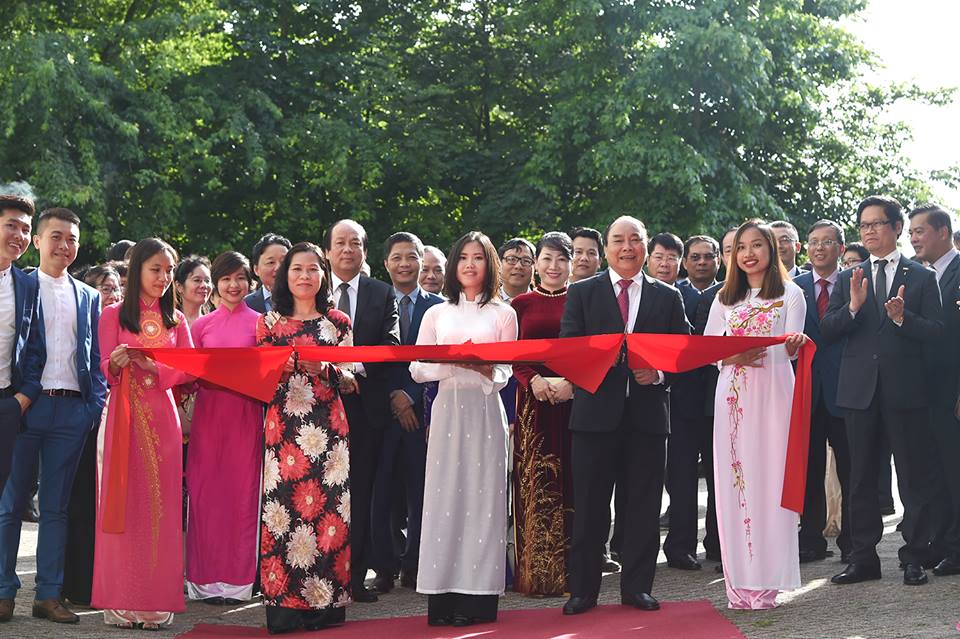 PM Nguyen Xuan Phuc visits Netherlands