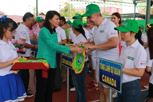 foreign diplomats exhibit flair at tennis tourney in ho chi minh city