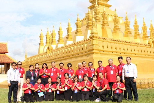 Vietnamese delegation visits Laos’ historic monuments