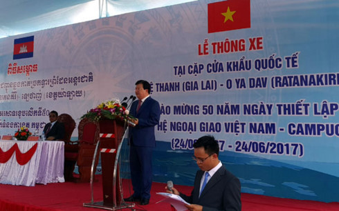 Road connecting Vietnam, Cambodia border gates inaugurated