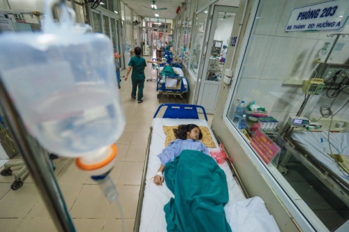 hanoi many hospitals overloaded due to dengue fever