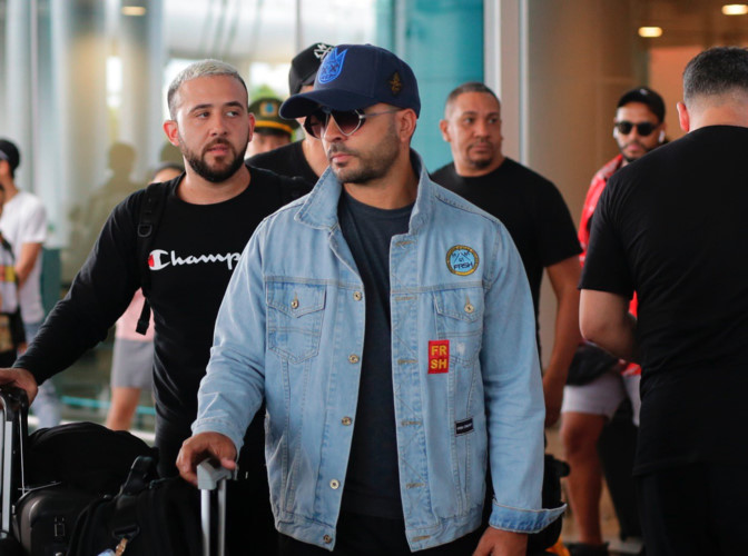 puerto rican pop star luis fonsi arrives in da nang