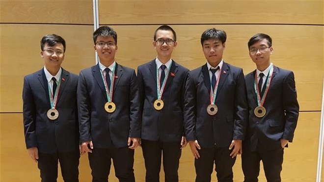 Vietnamese students reap two golds of the International Physics Olympiad