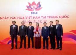 na chairwoman attends art performance honouring vietnam china ties