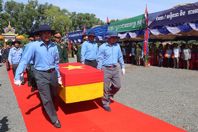 Remains of 22 Vietnamese volunteer soldiers in Cambodia repatriated