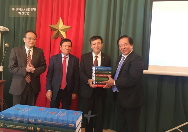 Complete collection of Czech-Vietnamese dictionary released