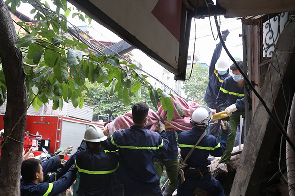 Old building collapses in Hanoi