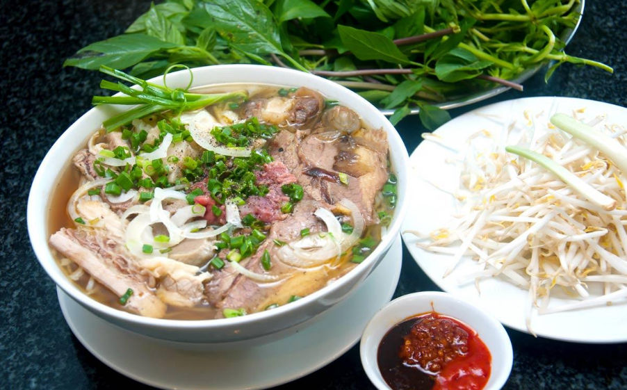 Vietnamese dishes listed in top 100 famous food and beverages