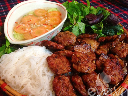 Vietnamese dishes listed in top 100 famous food and beverages