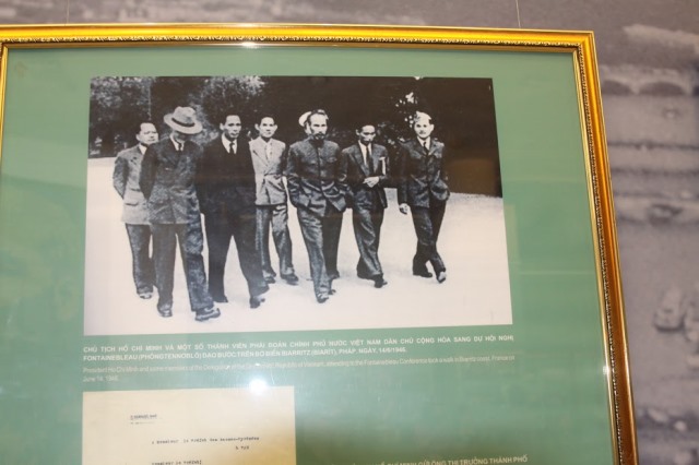 Photo exhibition on President Ho Chi Minh and Vietnam-France friendship
