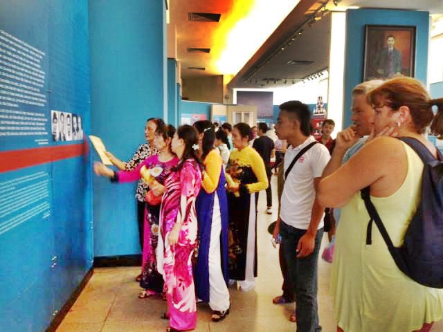 Photo exhibition on President Ho Chi Minh and Vietnam-France friendship