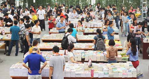 first book street in hanoi to open