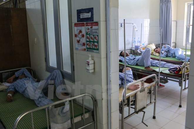 hanoi hospitals overload as dengue fever breaks out