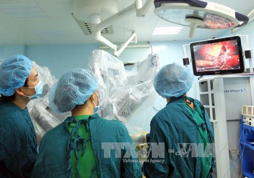 Vietnam first carries out robotic surgery for liver cancer