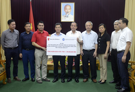 save the children to donate vnd 17 billion to children in mu cang chai district