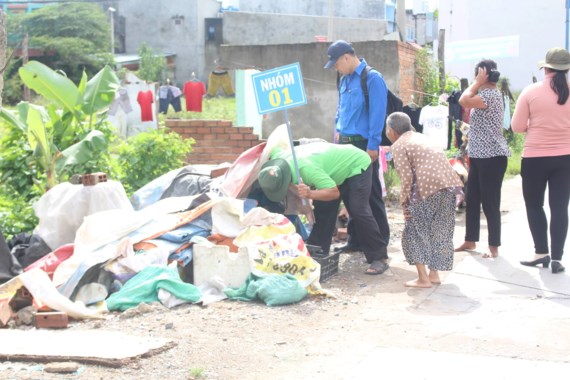 hcm city launches program killing larva for dengue fever prevention