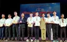 nearly 500 vallet scholarships granted to vietnamese students