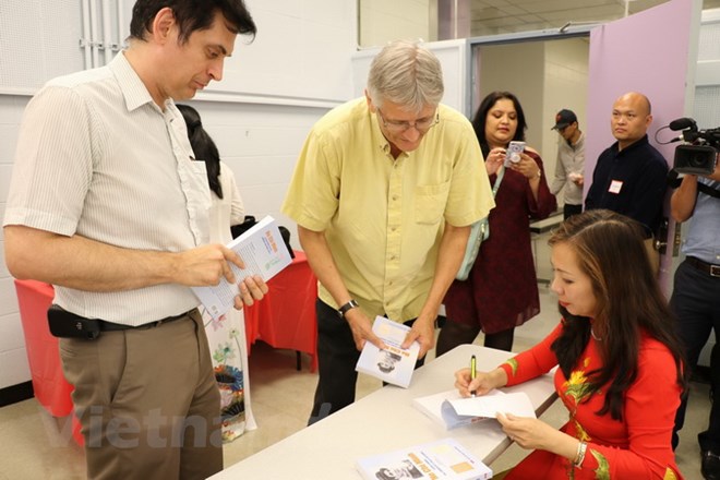 Third book about President Ho Chi Minh launched in Canada